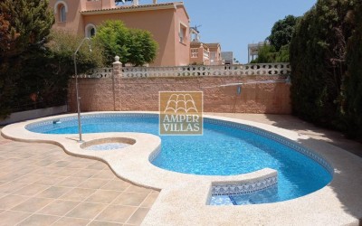 Beautiful and spacious villa in the centre of Albir with private pool.